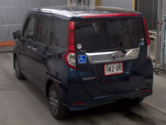 TOYOTA ROOMY