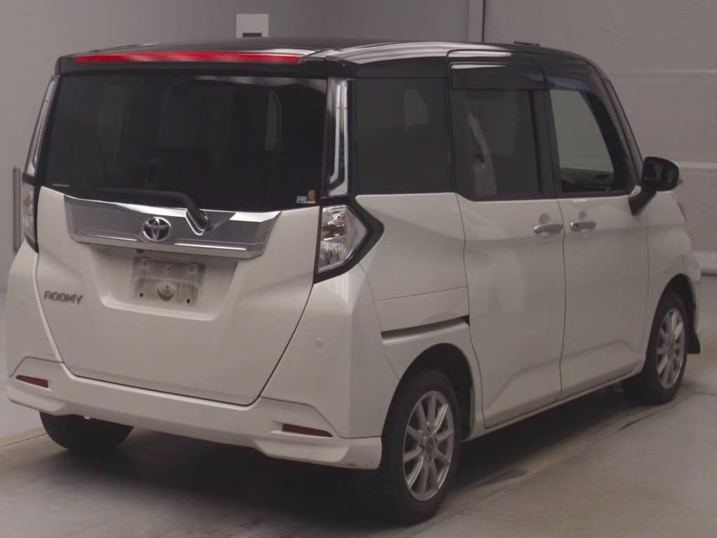 TOYOTA ROOMY