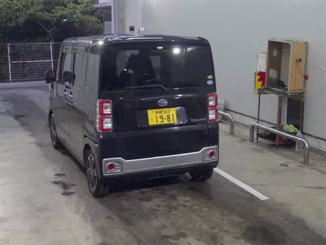 DAIHATSU WAKE