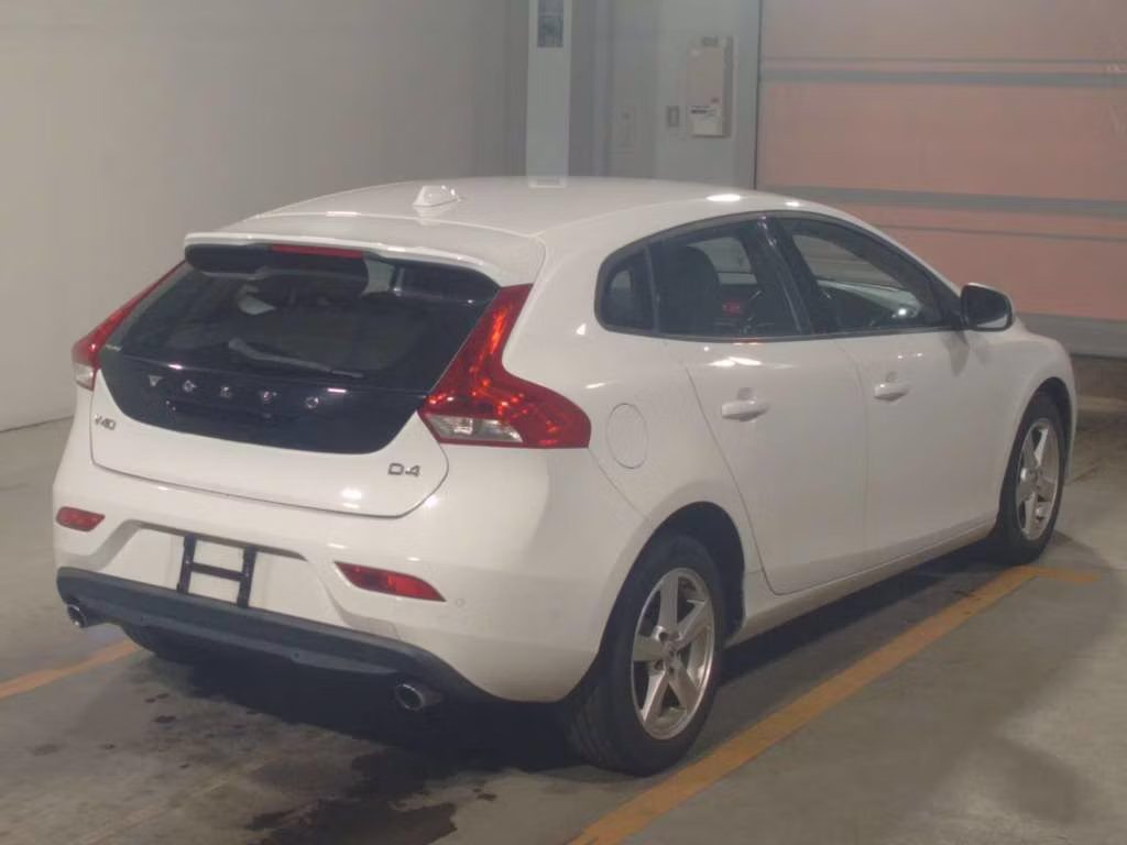 VOLVO V40