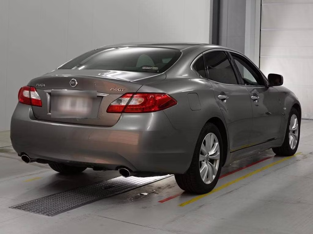 NISSAN FUGA