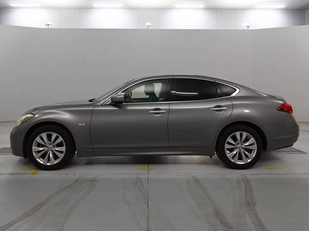 NISSAN FUGA