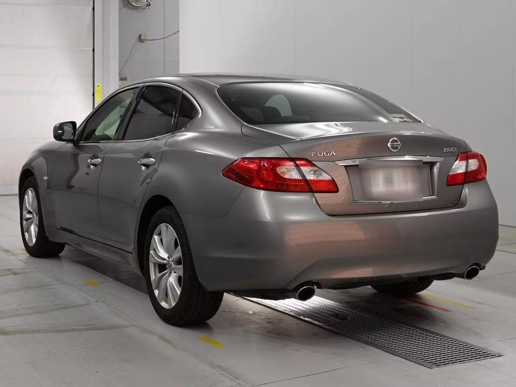 NISSAN FUGA