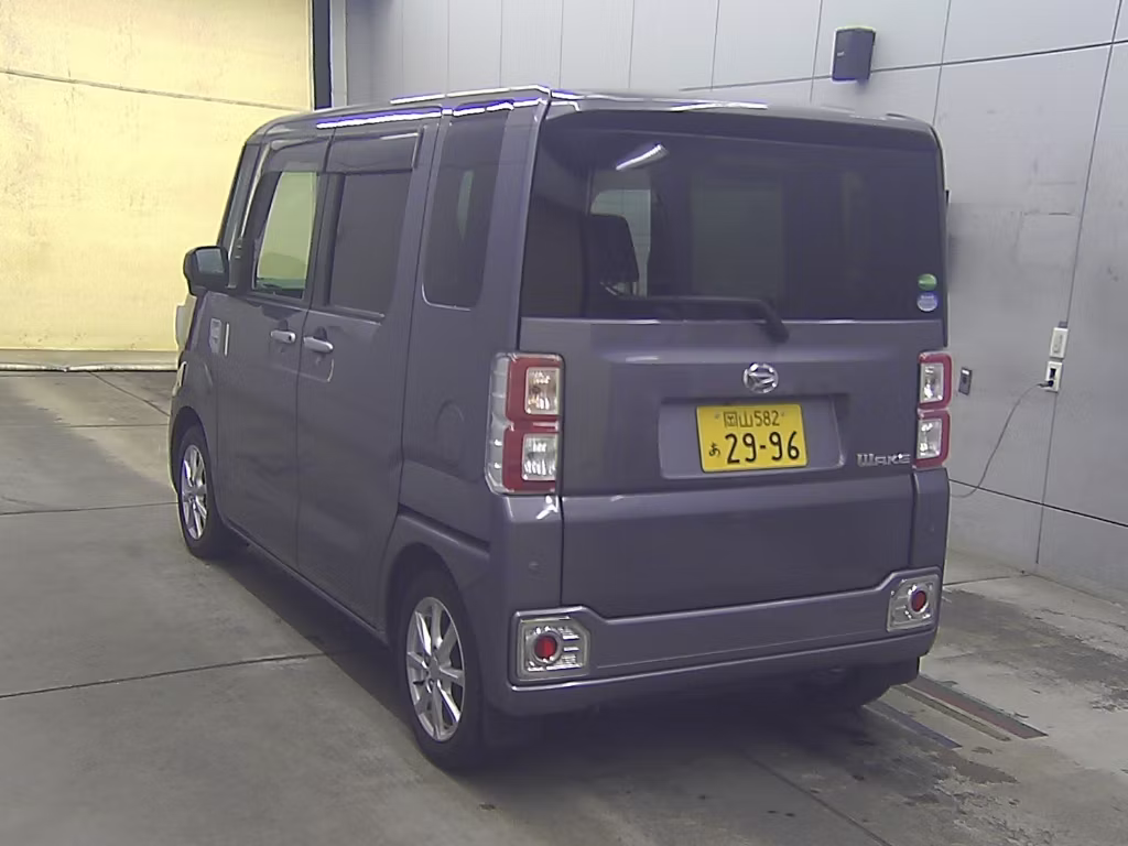 DAIHATSU WAKE