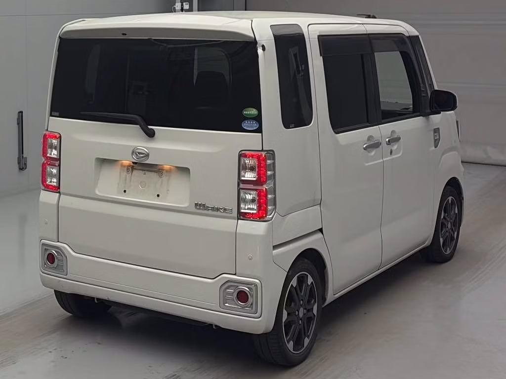 DAIHATSU WAKE