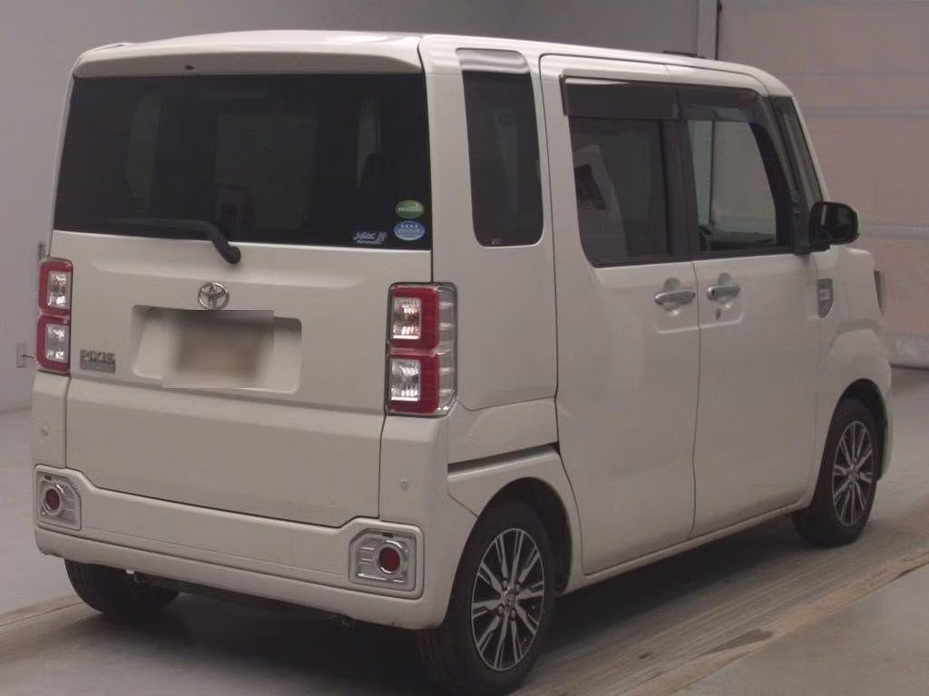 TOYOTA PIXIS MEGA