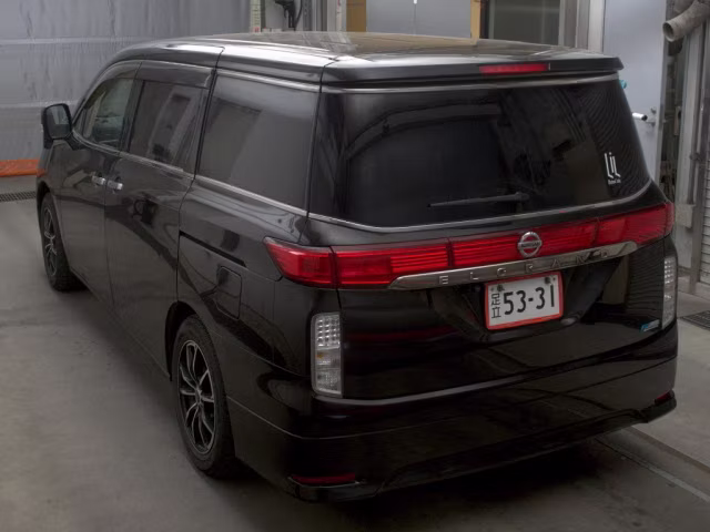 NISSAN ELGRAND