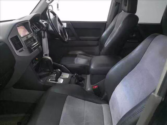 MITSUBISHI PAJERO