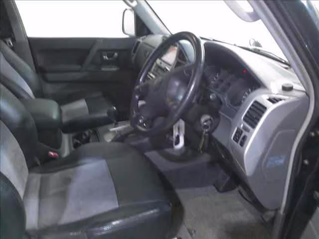 MITSUBISHI PAJERO