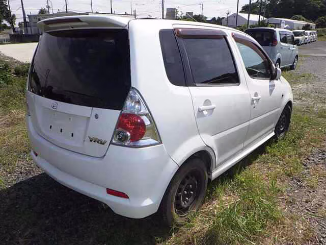 DAIHATSU YRV