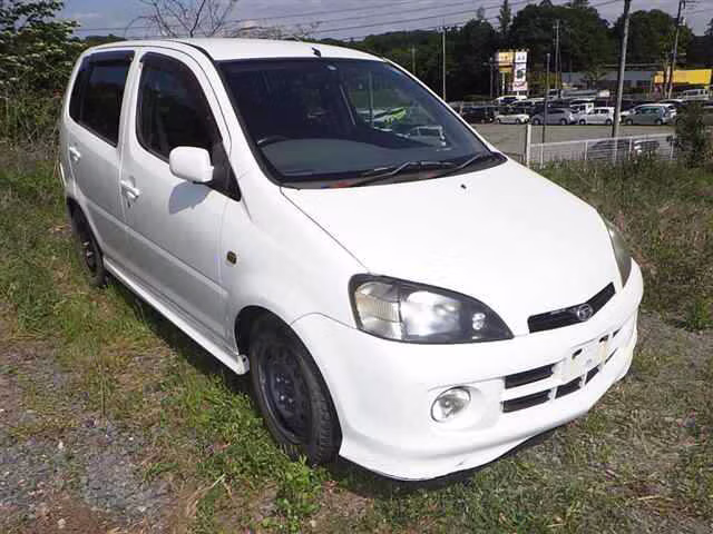 DAIHATSU YRV