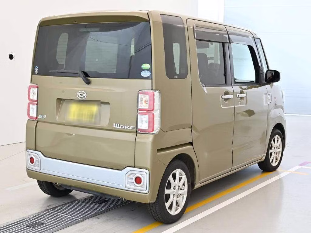 DAIHATSU WAKE