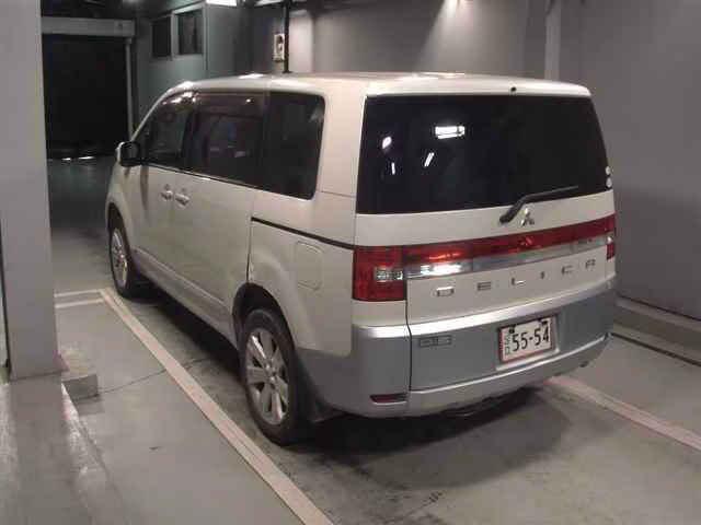 MITSUBISHI DELICA D:5