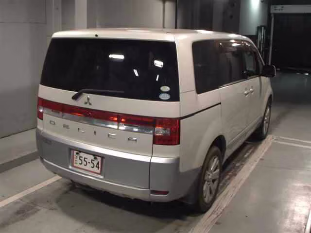 MITSUBISHI DELICA D:5