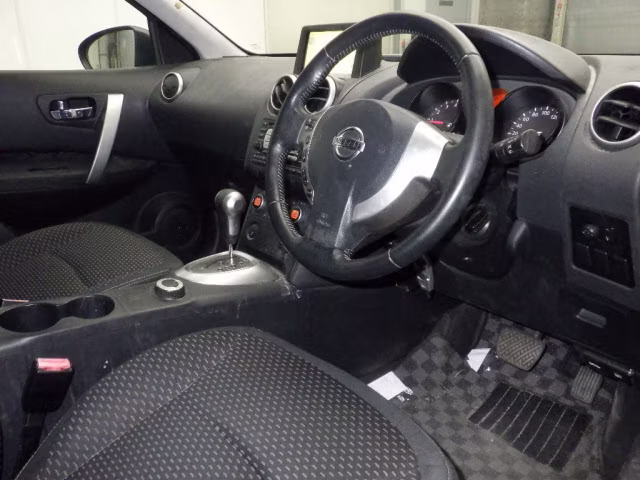 NISSAN DUALIS