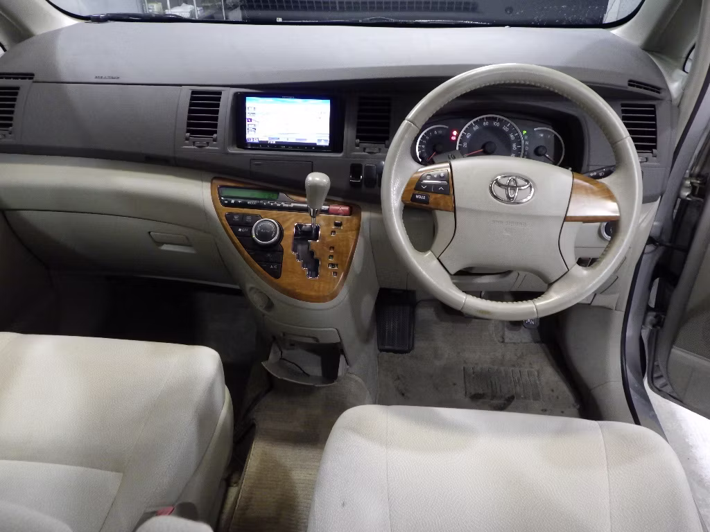 TOYOTA ISIS
