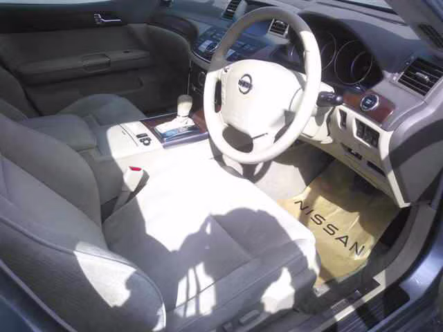 NISSAN FUGA