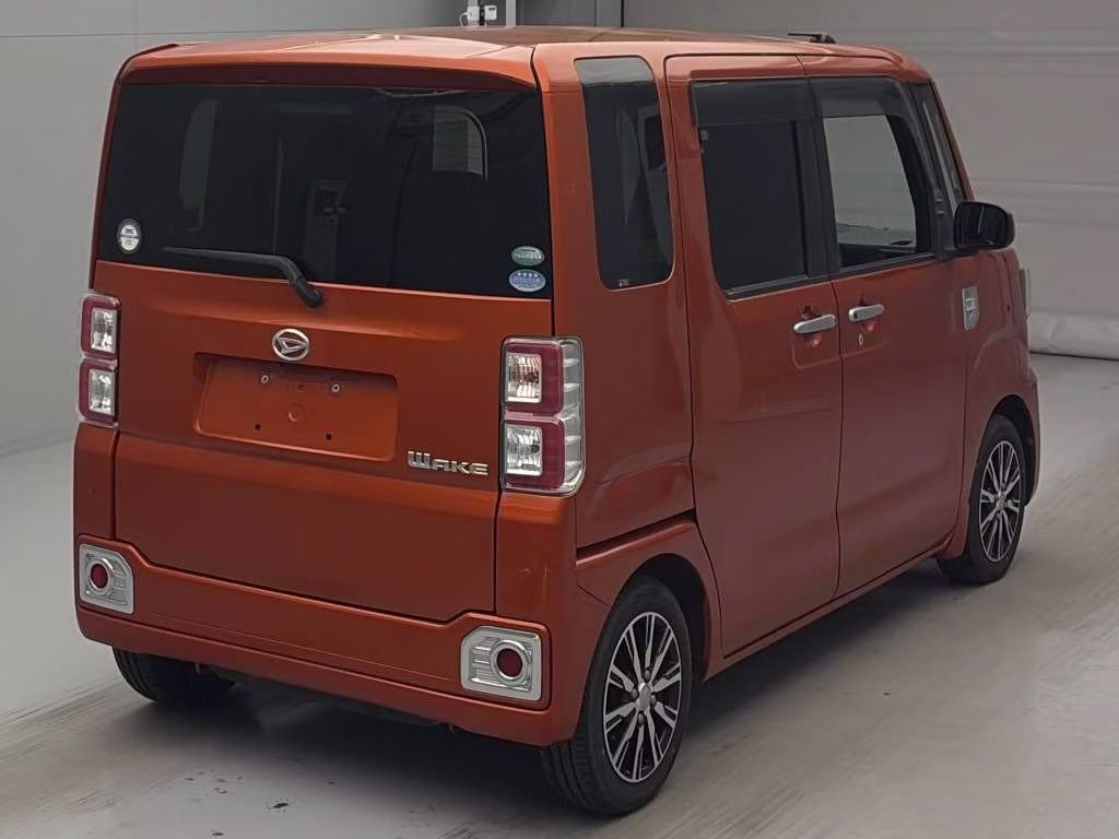 DAIHATSU WAKE