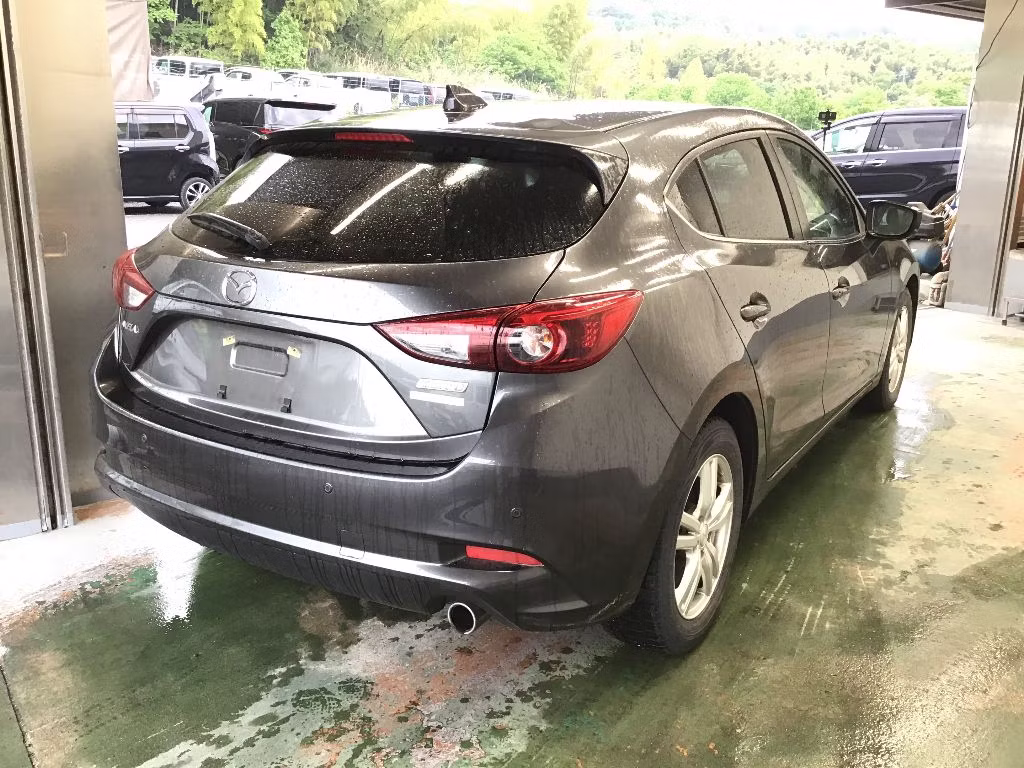 MAZDA AXELA