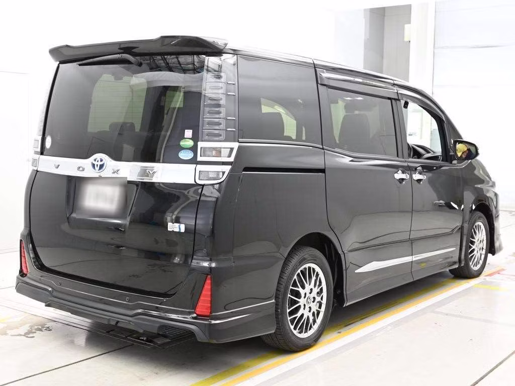 TOYOTA VOXY