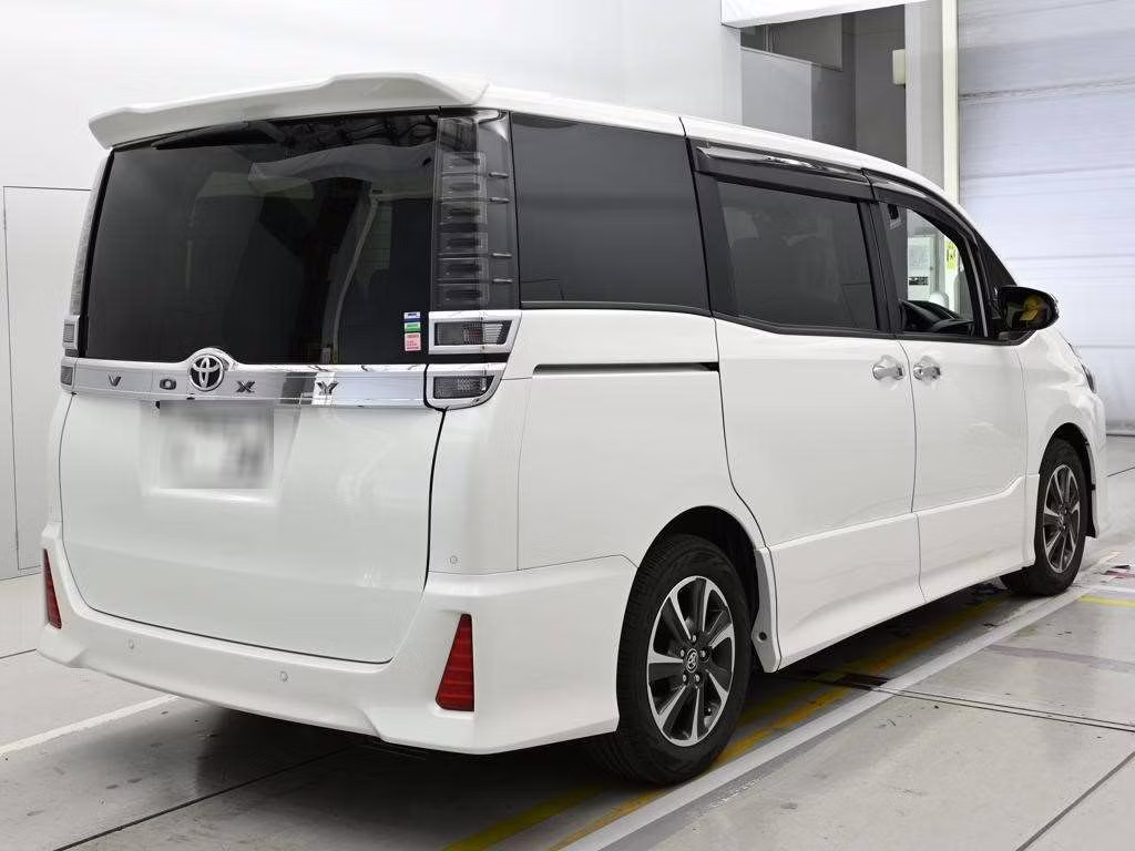 TOYOTA VOXY