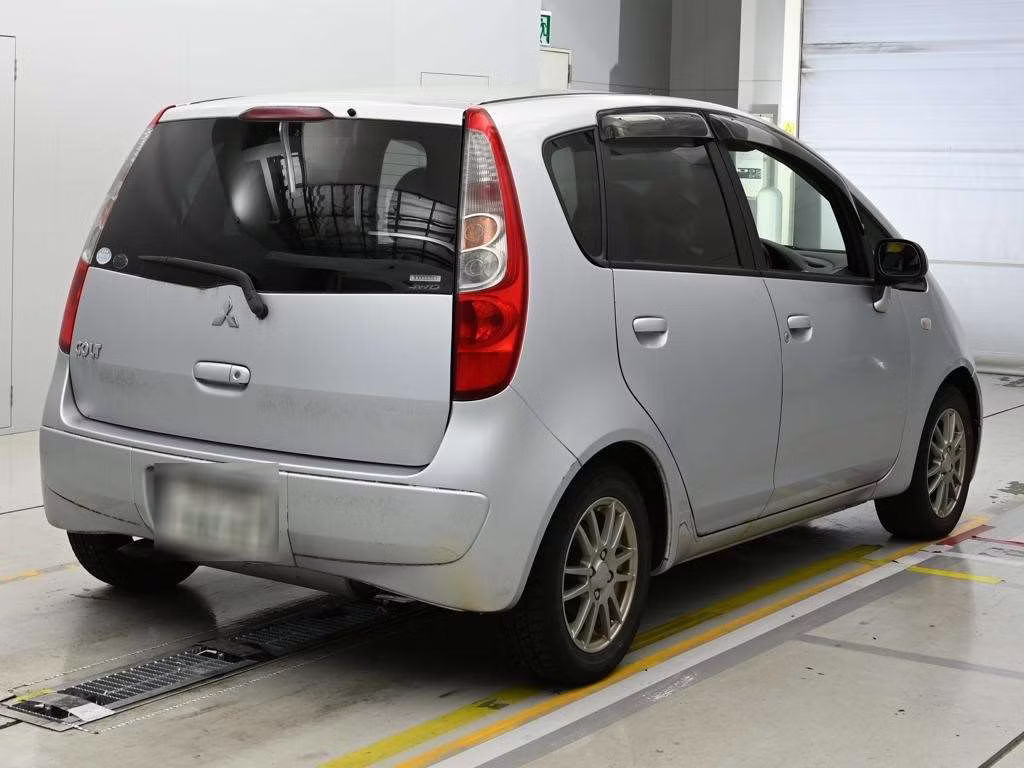 MITSUBISHI COLT