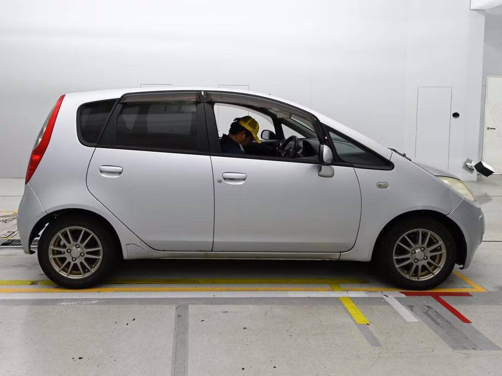MITSUBISHI COLT