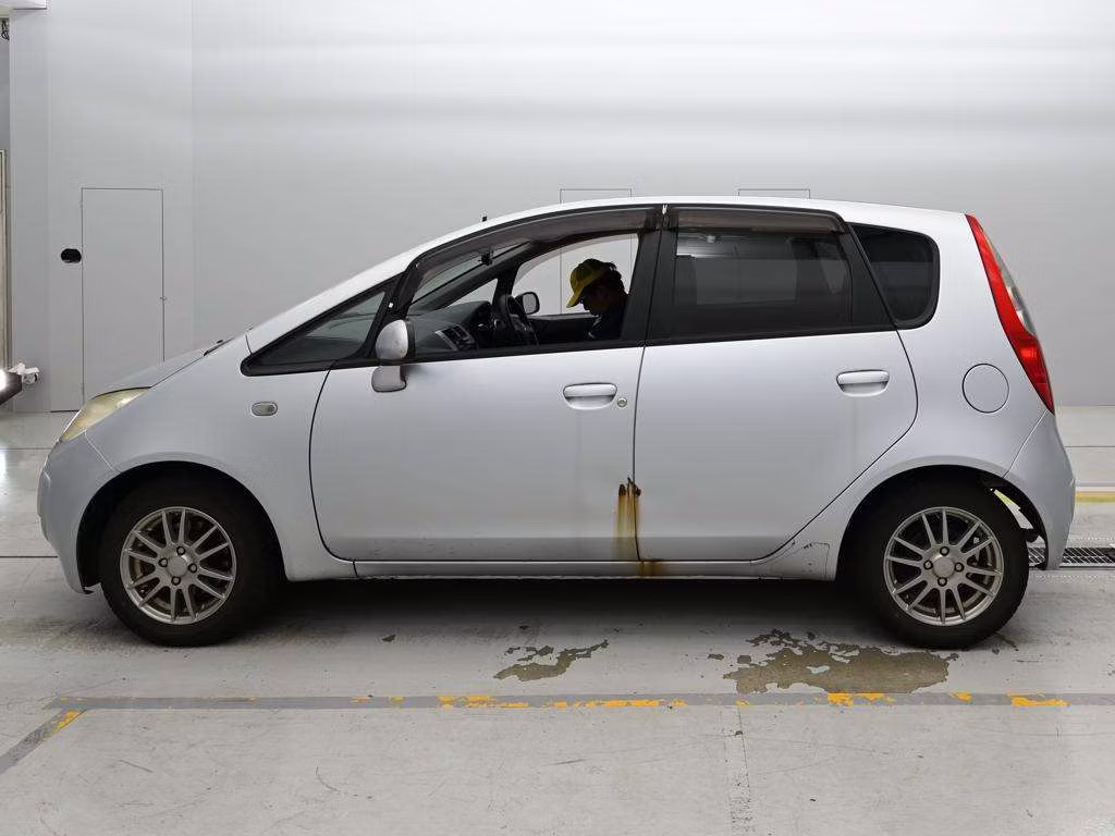 MITSUBISHI COLT