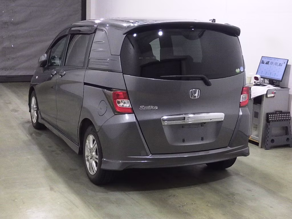 HONDA FREED SPIKE