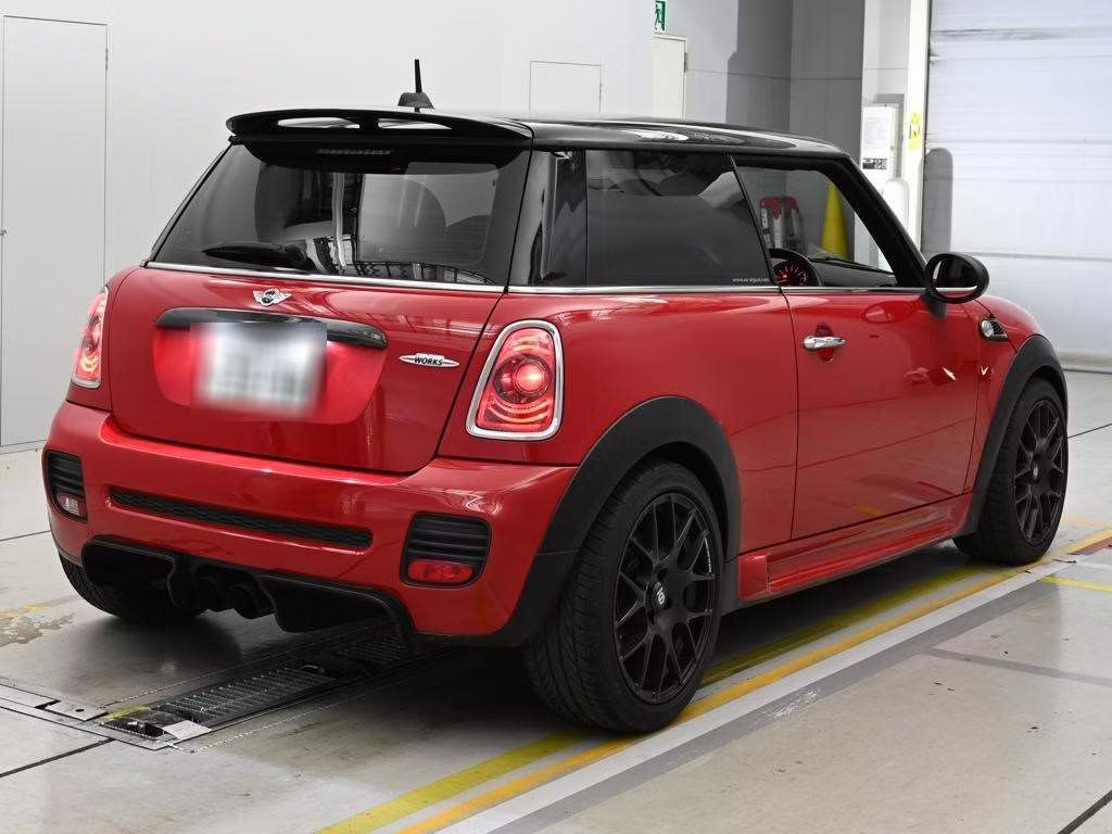 MINI HATCH