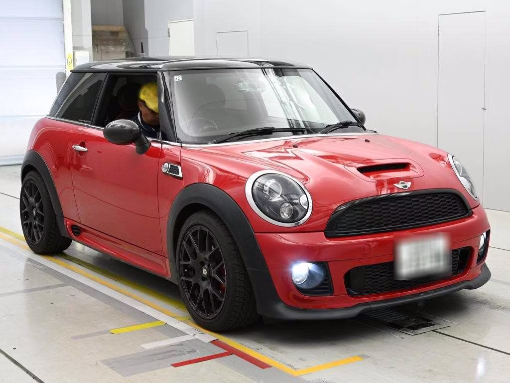 MINI HATCH