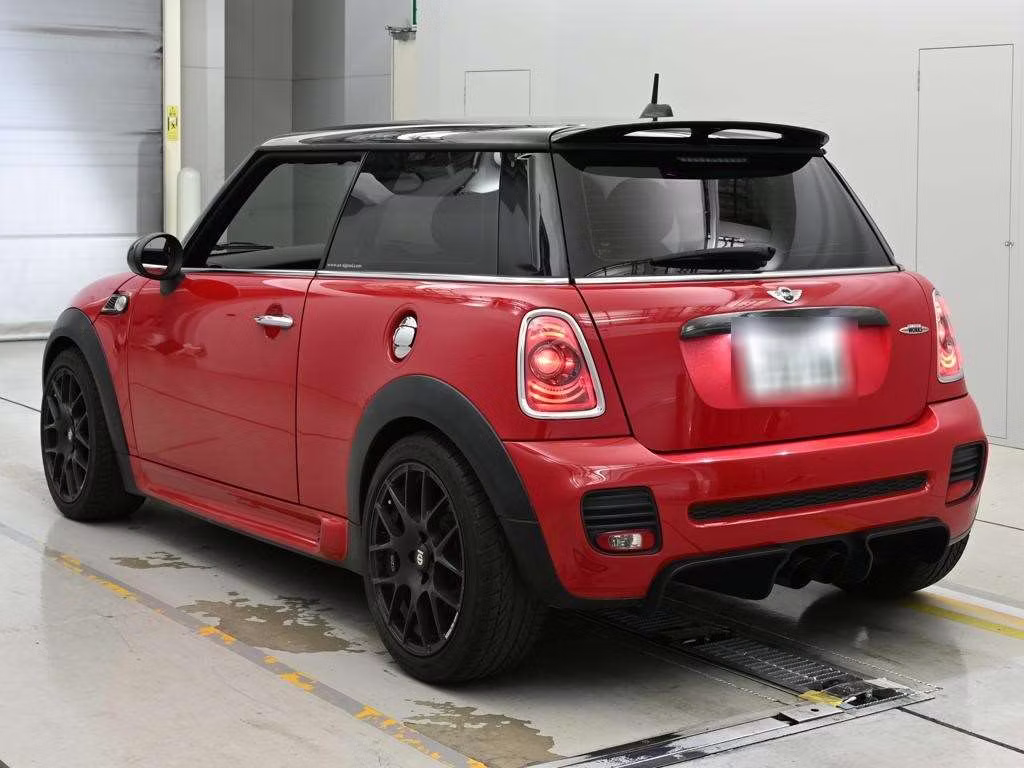 MINI HATCH