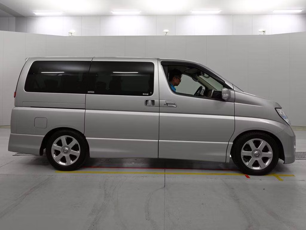 NISSAN ELGRAND