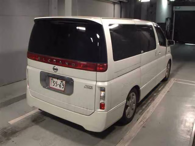 NISSAN ELGRAND