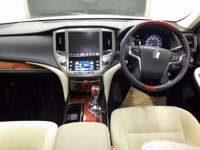 TOYOTA CROWN MAJESTA
