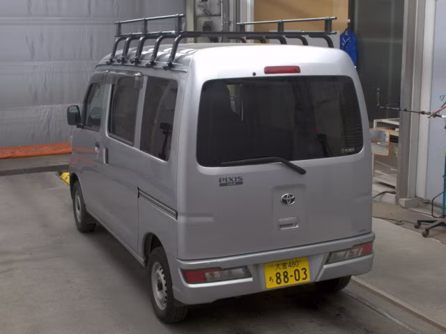 TOYOTA PIXIS VAN