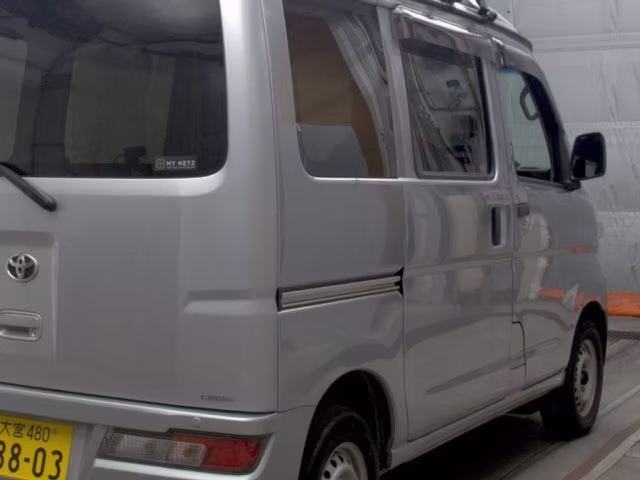 TOYOTA PIXIS VAN