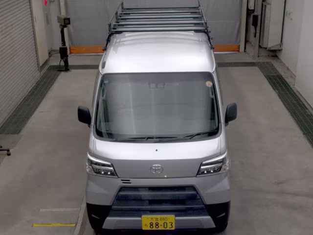 TOYOTA PIXIS VAN
