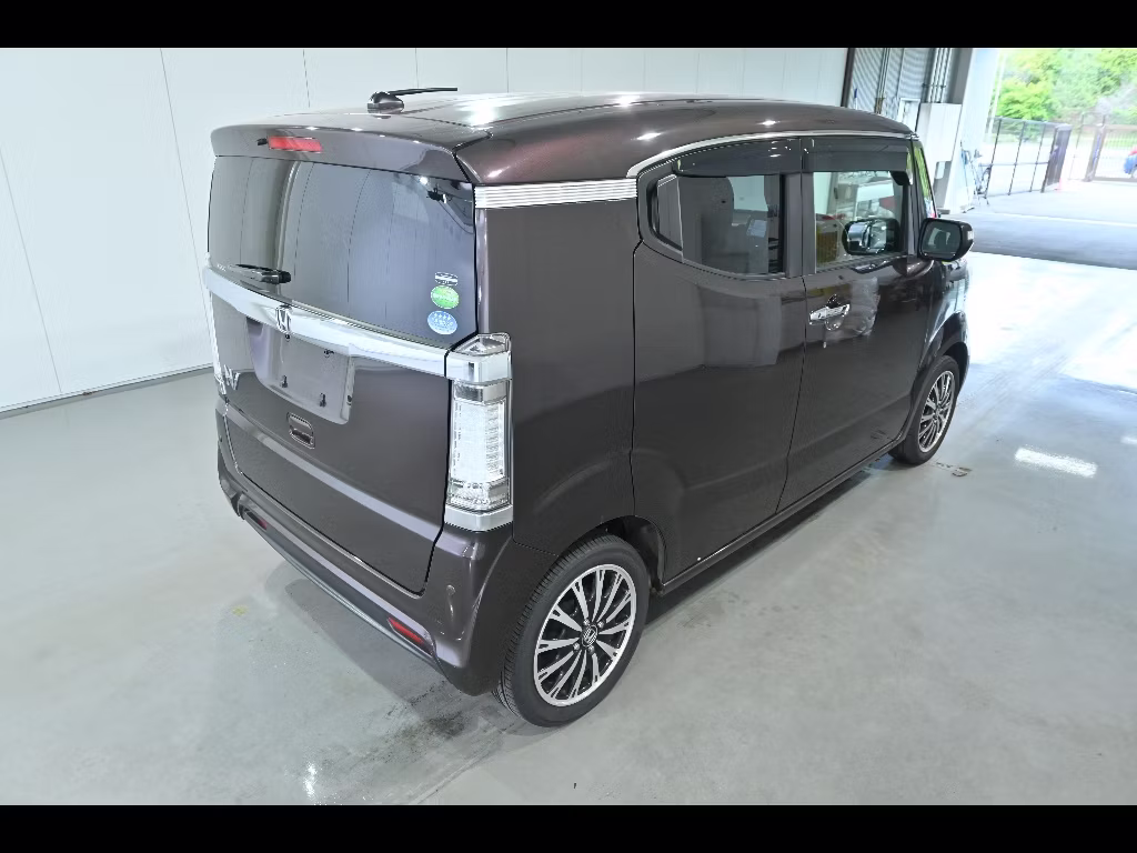 HONDA N-BOX SLASH