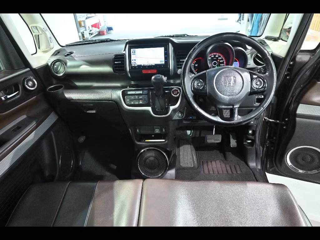 HONDA N-BOX SLASH
