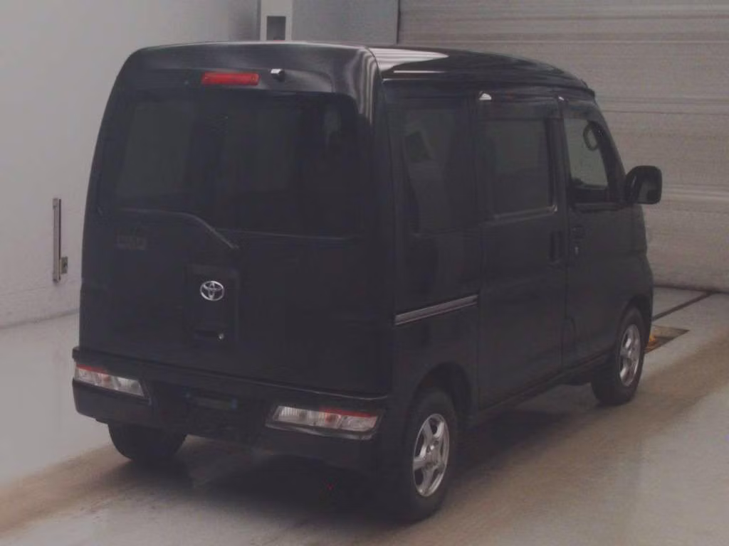 TOYOTA PIXIS VAN