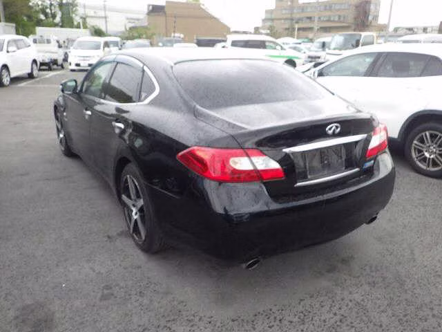 NISSAN FUGA