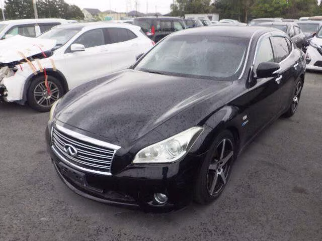 NISSAN FUGA