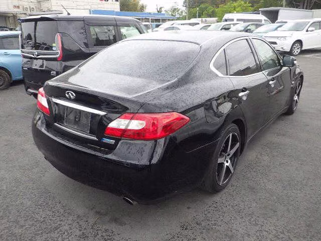 NISSAN FUGA