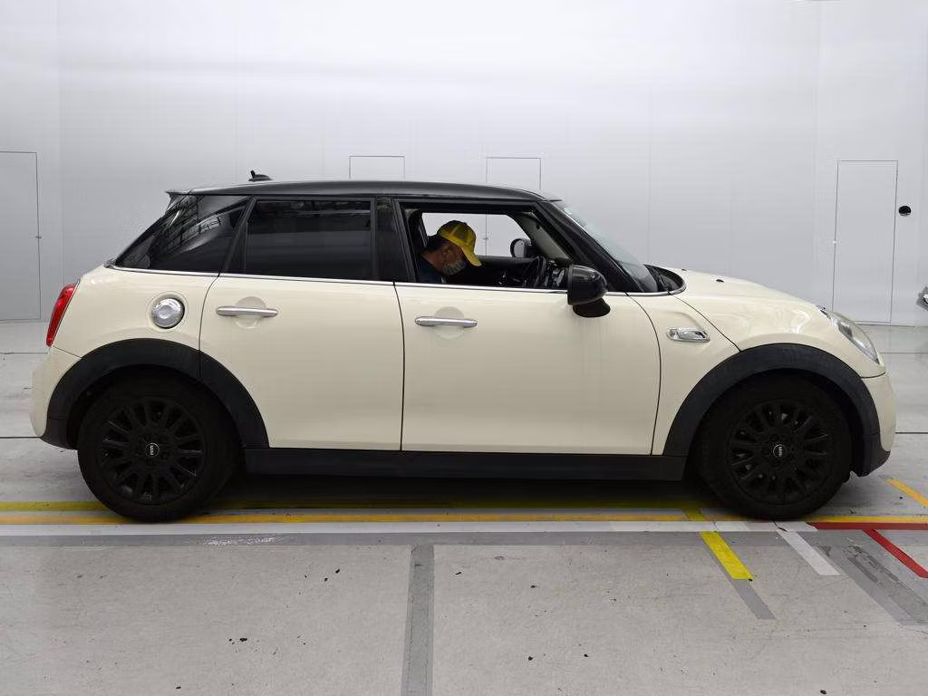 MINI HATCH