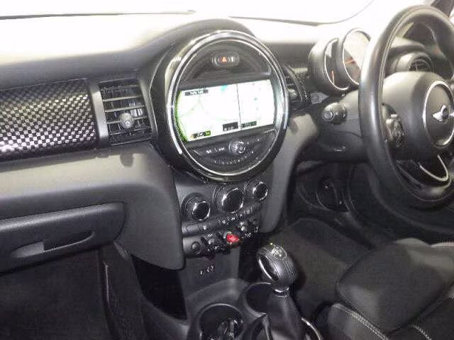 MINI HATCH