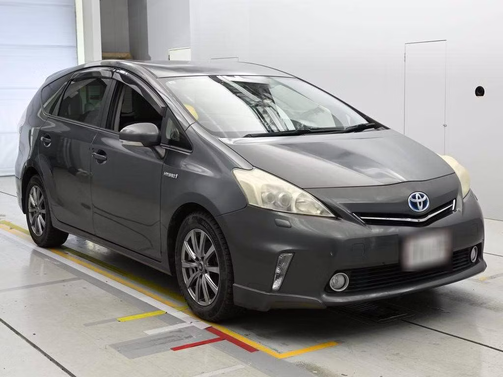 TOYOTA PRIUS ALPHA