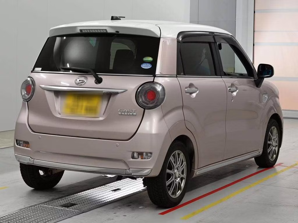 DAIHATSU CAST
