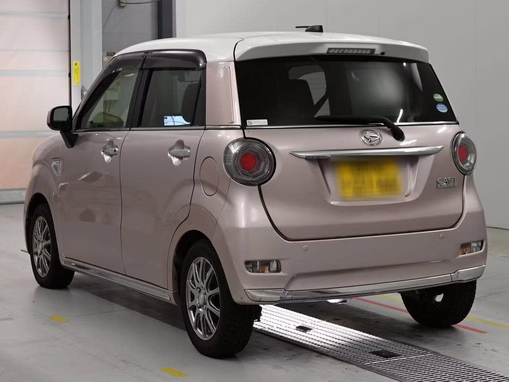 DAIHATSU CAST