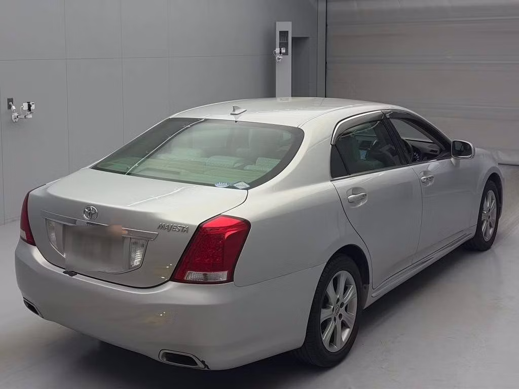 TOYOTA CROWN MAJESTA